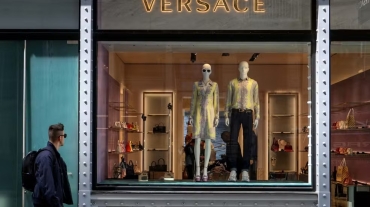 2025-12-02t151946z-2046497776-rc24vda5ibn5-rtrmadp-3-versace-m-a-prada